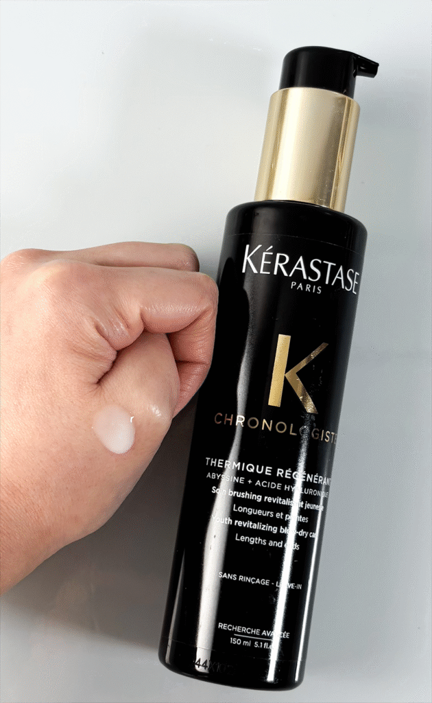 Visão da consistência e textura do produto leave in Kérastase Chronologiste Thermique